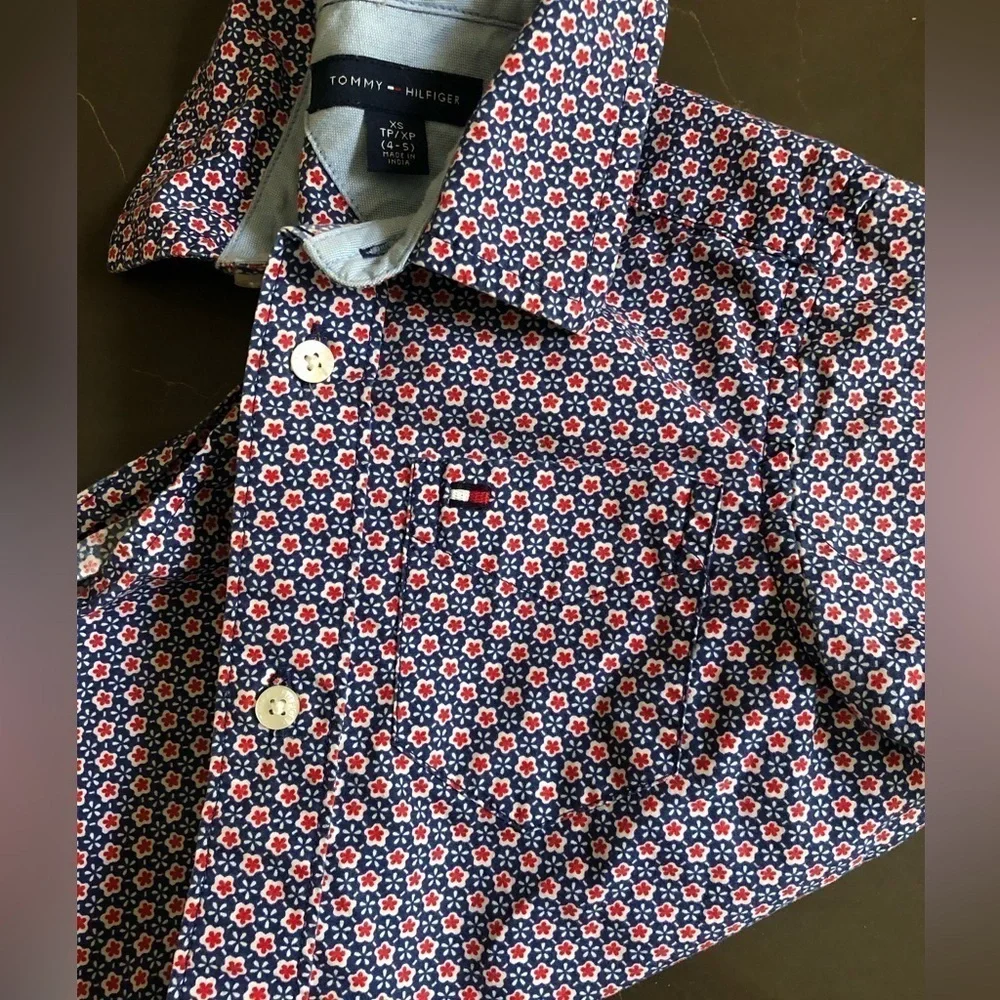 Tommy Hilfiger Boys’ Short Sleeve Button Up Top. Red White and Blue Top size XS